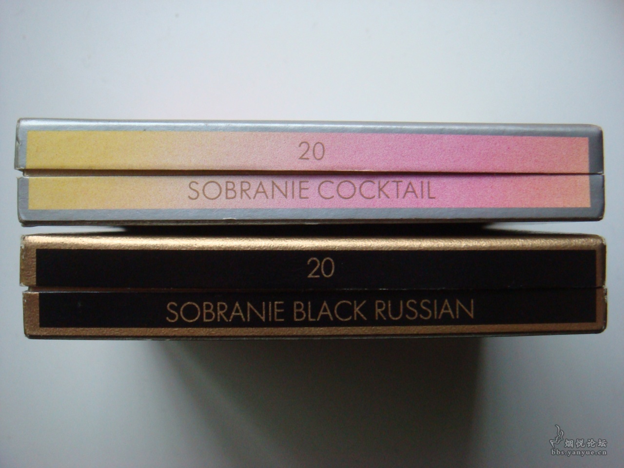 两款较早版本的sobranie寿百年或沙邦尼