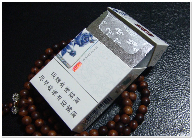 "清甜香"与"青花瓷"双重演绎 云烟(白盒清甜香)