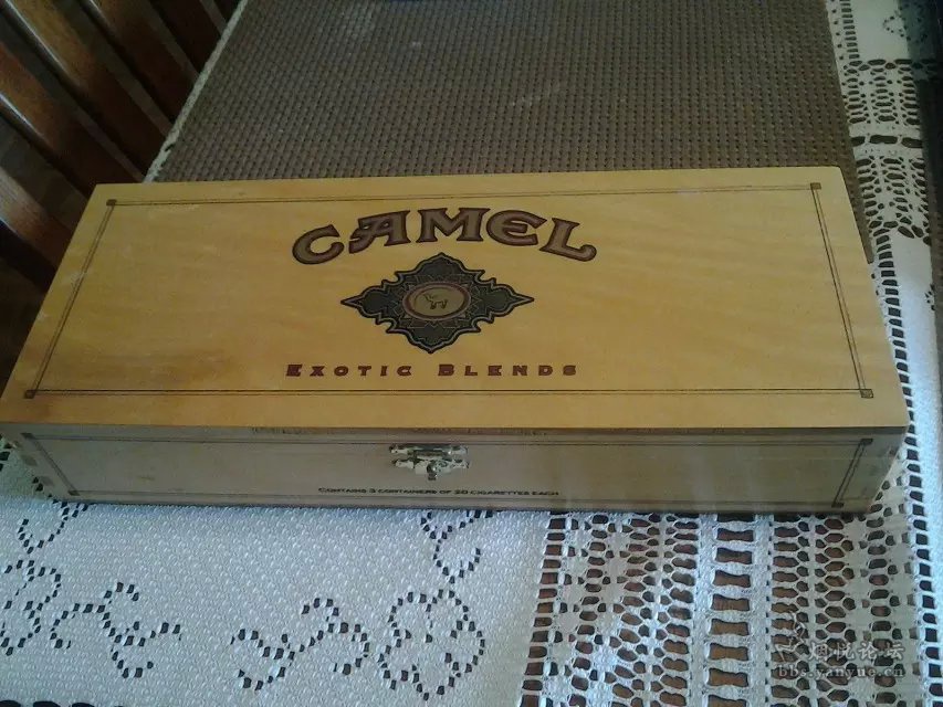 个人收藏的实物烟 63 (02年美产骆驼铁盒实物烟)