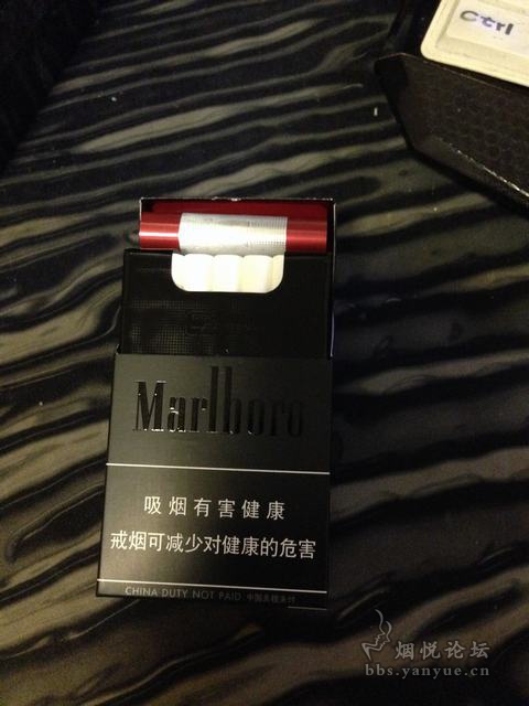 黑色外壳的香烟图片