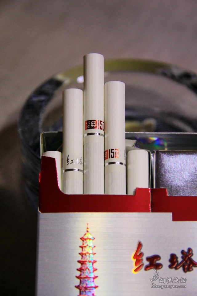 好久没抽红塔山经典150,今天周末拆一盒专家品鉴版,还是那个熟悉的