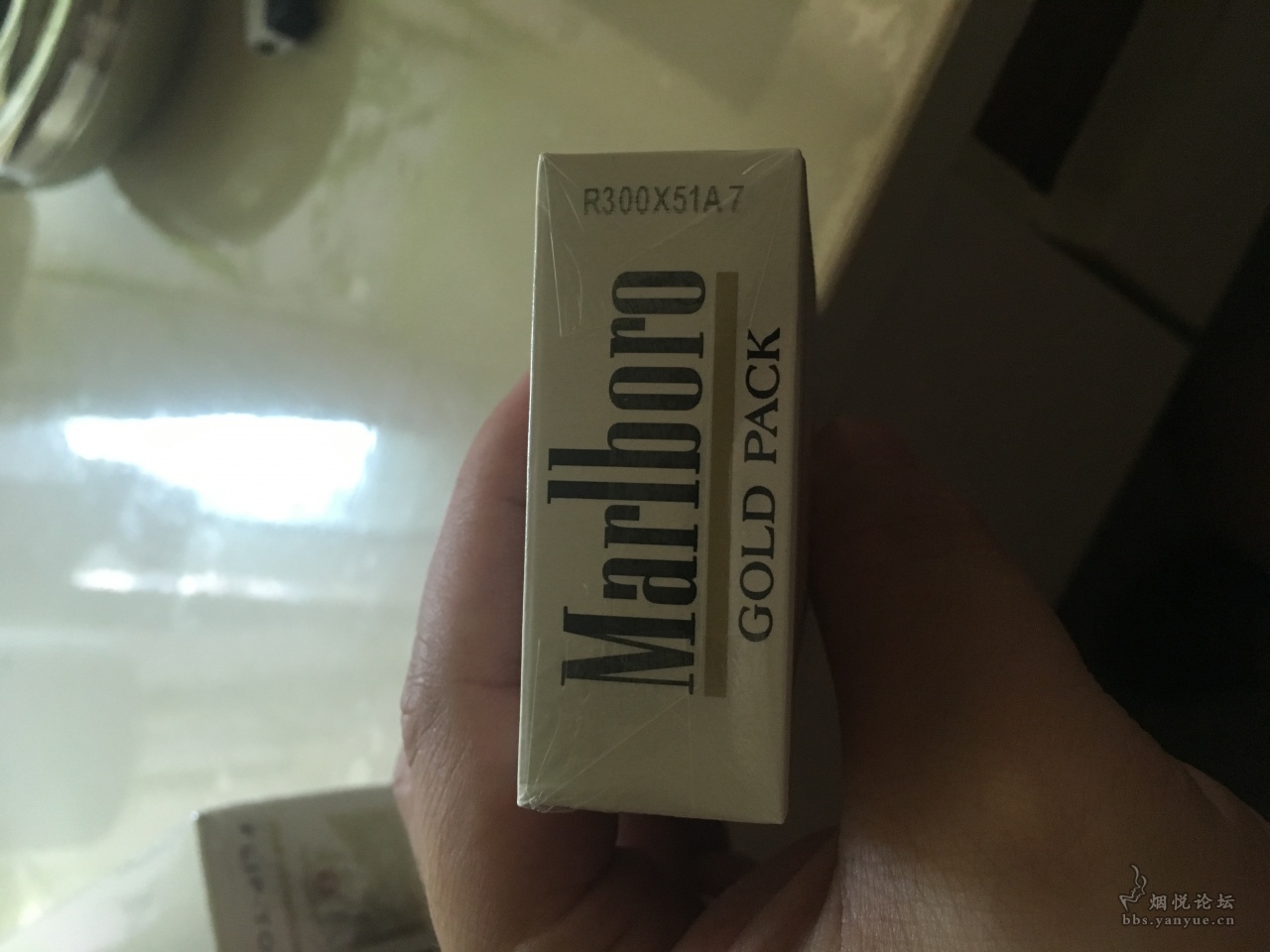 美国带回白色万宝路实在抽不惯外烟