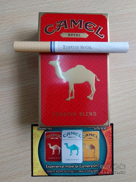 骆驼皇家硬红香烟 皇家红骆驼 今天是除夕,开瓶红酒,配点火腿,再开包