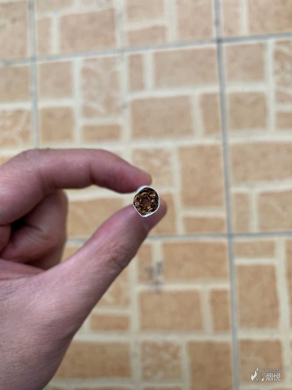 大哥们,怎么看烟有没有出油? - 香烟漫谈 - 烟悦网论坛