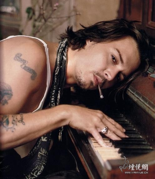 看看好莱坞诸位大牌明星抽烟那个最帅!