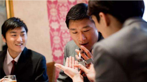 如何接受烟或拒绝他人递烟？ [视点-烟悦网]