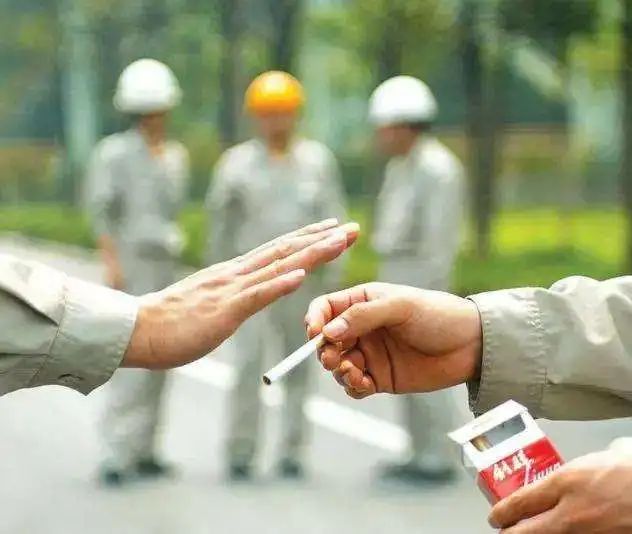 摒弃传统“敬烟”文化，见面不再敬烟是必然趋势 [视点-烟悦网]