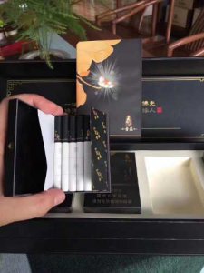泰山限量版。限量版泰山香缘中国首款禅意香烟，外包装大气内敛，金色