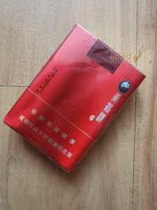 口袋软包的设计便于携带,同时也给人一种亲切感.烟盒