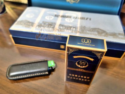 云烟—中支小重九。一见如故—小重九此烟出了一段时间了，一直没有品吸